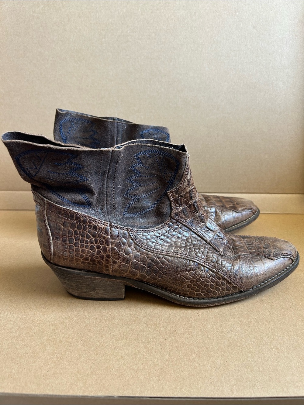 Free people Dorado Western Ankle Boots Cowboy Alligator Embossed Sz 9 Brown